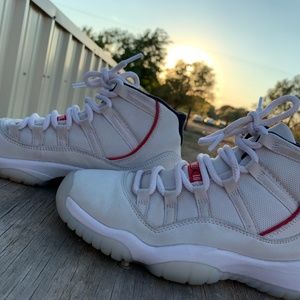 Jordan retro 11 university red/platinum tent